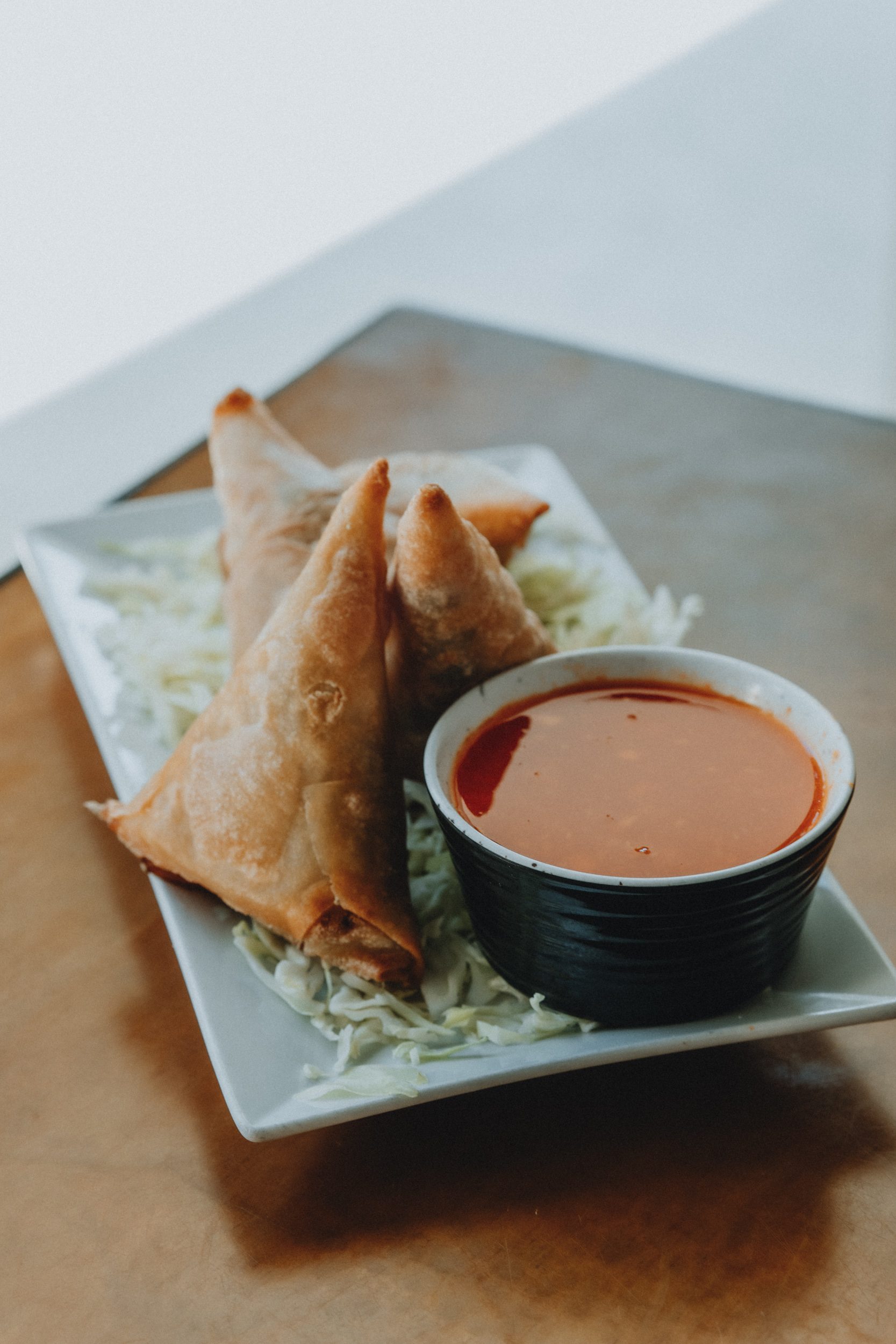 Crispy samusas with tamarind sauce